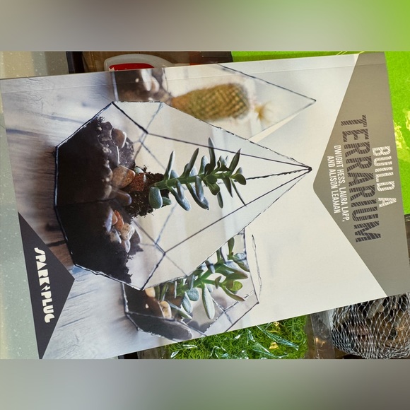 Build a Terrarium Kit - Picture 2 of 3
